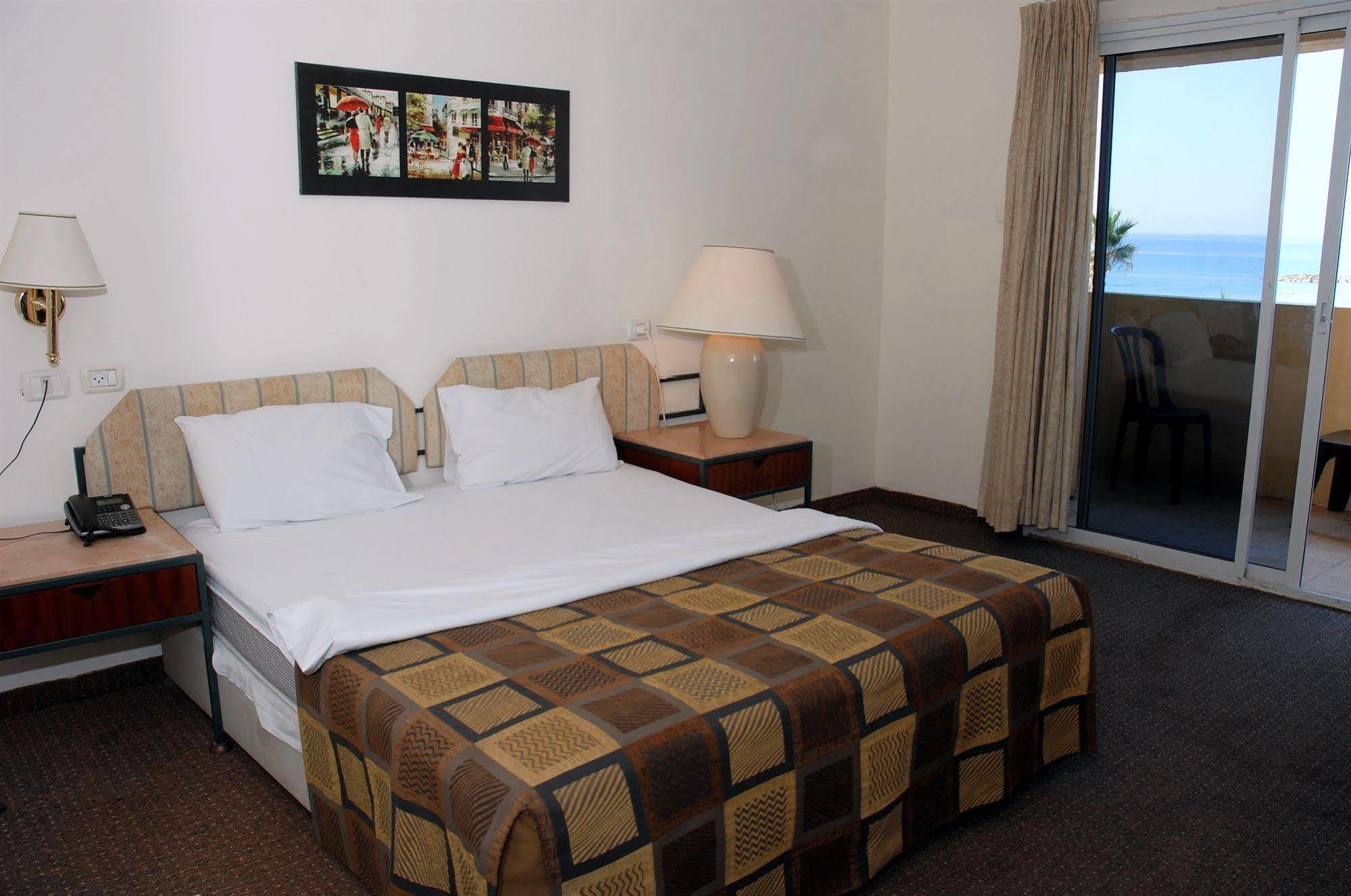 Golden Beach Hotel Тел Авив Екстериор снимка