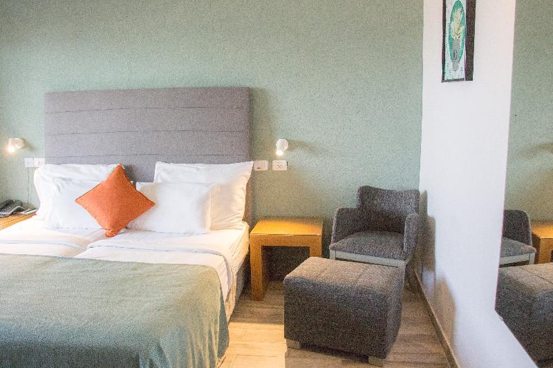 Golden Beach Hotel Тел Авив Екстериор снимка